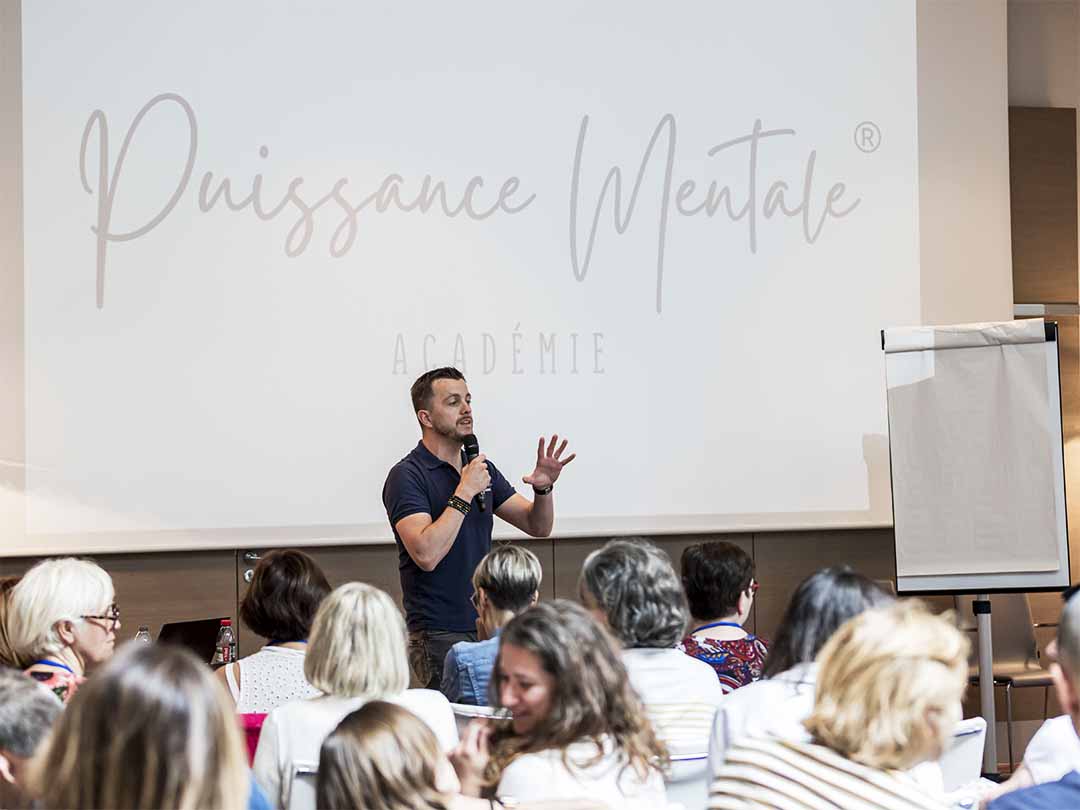 Geoffrey Brochet en conférence sur la préparation mentale et la performance. Découvrez la méthode Puissance Mentale® et ses stratégies d’excellence pour coachs, sportifs et leaders.